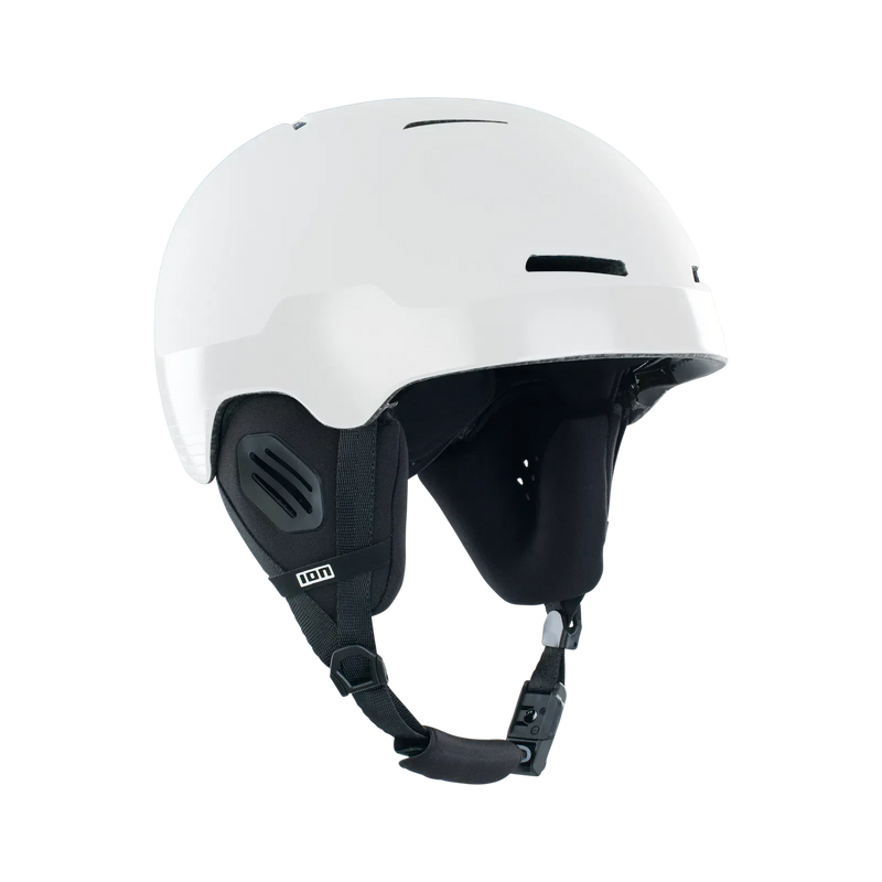 Capacete branco ION para kitesurf, com proteção auricular, vendido na Orca Sports