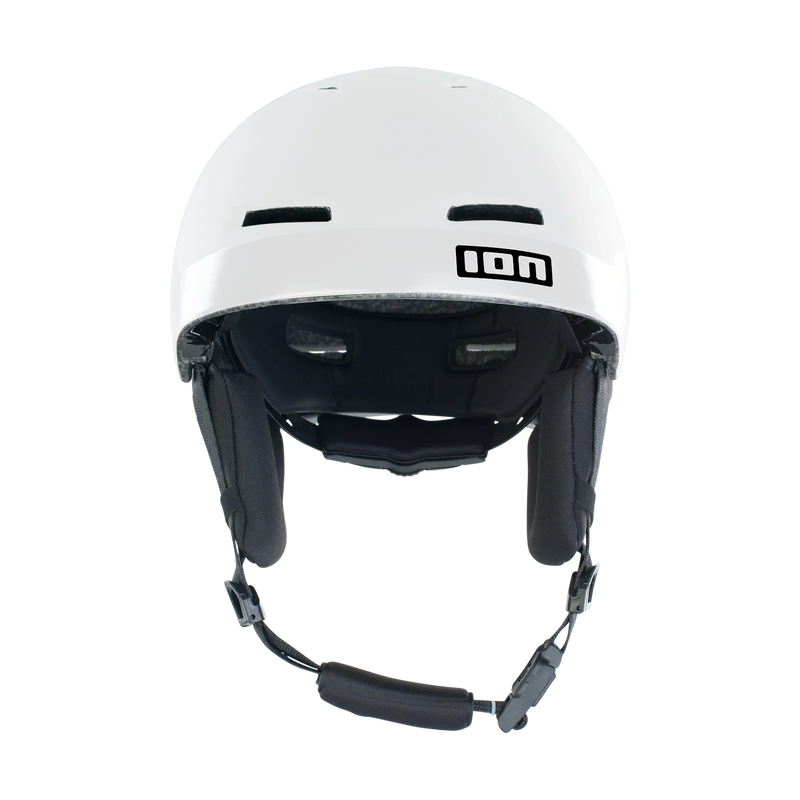 Capacete branco ION para kitesurf, ventilado e acolchoado, vendido na Orca Sports.