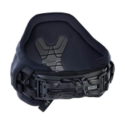 Cinturão preto ION para kitesurf, com barra de proteção e ajuste, vendido pela Orca Sports