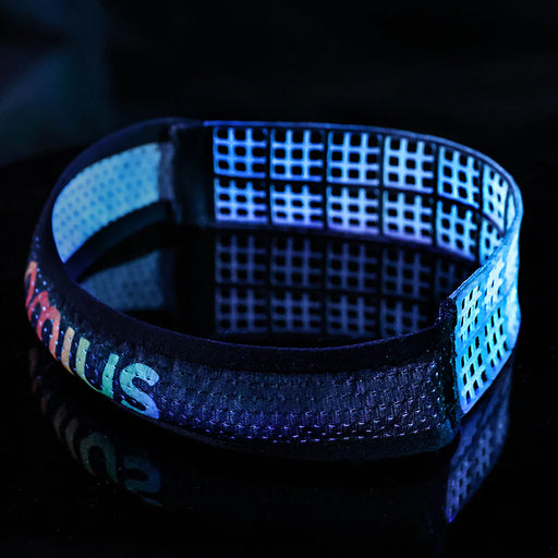 Faixa esportiva preta com detalhes em azul refletivo, acessório Orca Sports para kitesurf ou triathlon