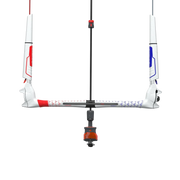Barra de controle de kitesurf branca Orca Sports, detalhes vermelho e azul, fundo preto