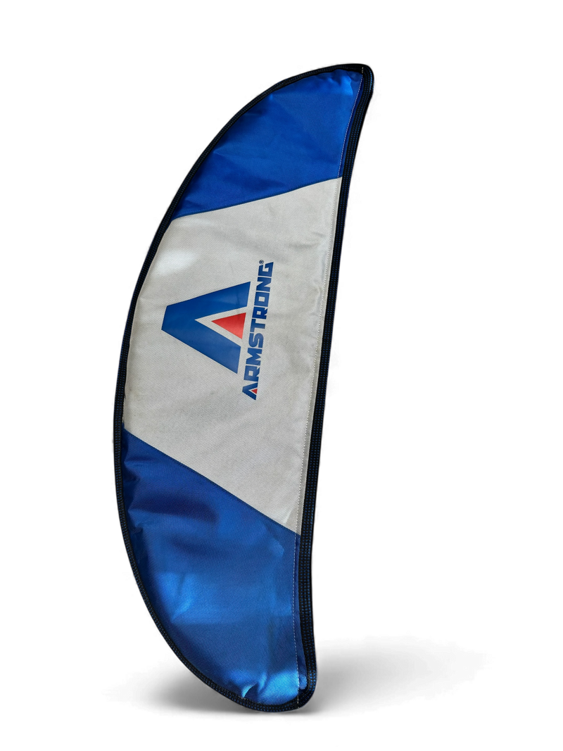 Capa protetora azul e branca Armstrong para asa de kitesurf, vendida na Orca Sports.