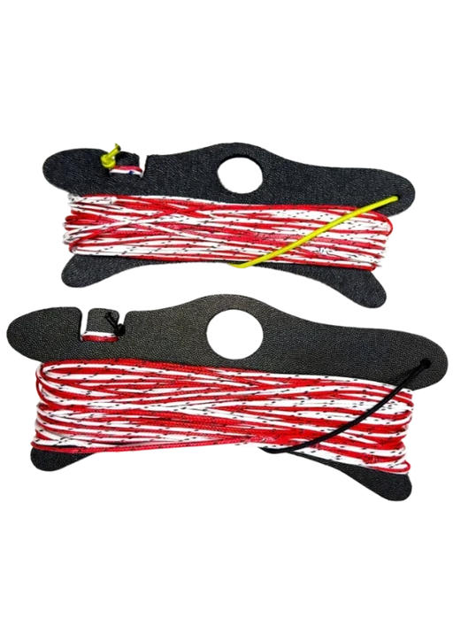 Kit de linhas para kitesurf SK99 vermelho e branco da Orca Sports, enroladas em carretéis.
