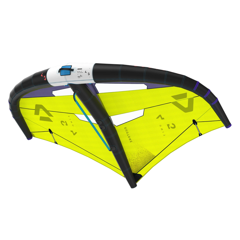 Wing de kitesurf preto e amarelo Duotone, produto na Orca Sports para velejo e performance.