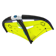 Asa wing Duotone amarela para kitesurf, destaque para estrutura inflável preta, Orca Sports
