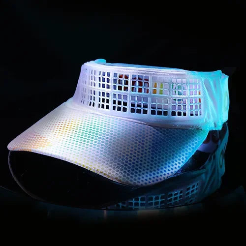 Viseira esportiva branca com design em tela, iluminação colorida, destaque Orca Sports.