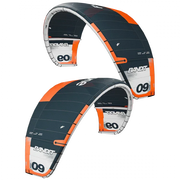 Pipa de kitesurf Bandit 09 laranja e preta, produto Orca Sports, para velejo e performance
