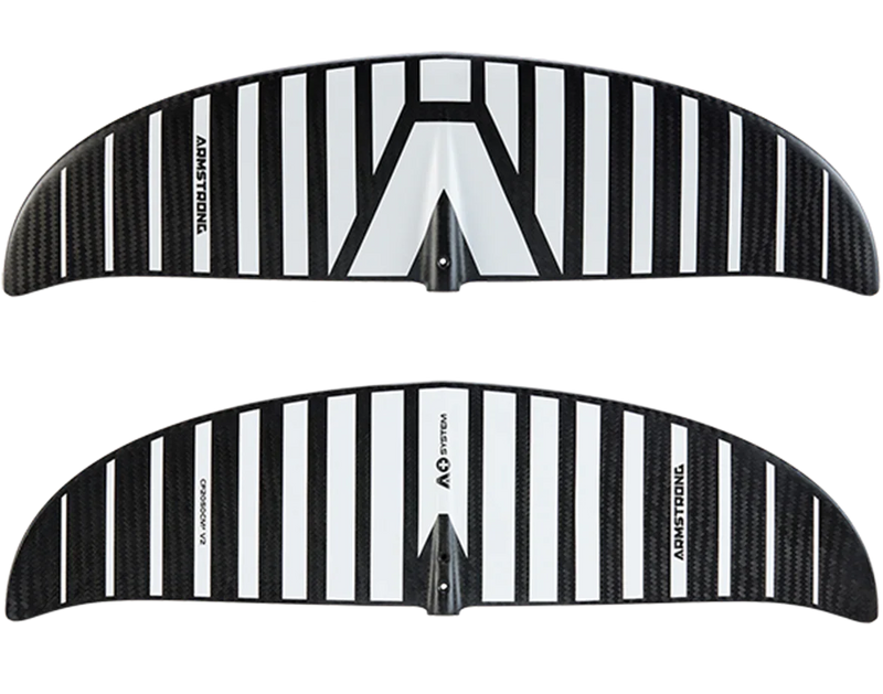 Asas de carbono Armstrong para wing foil, destacando design preto e branco, Orca Sports.