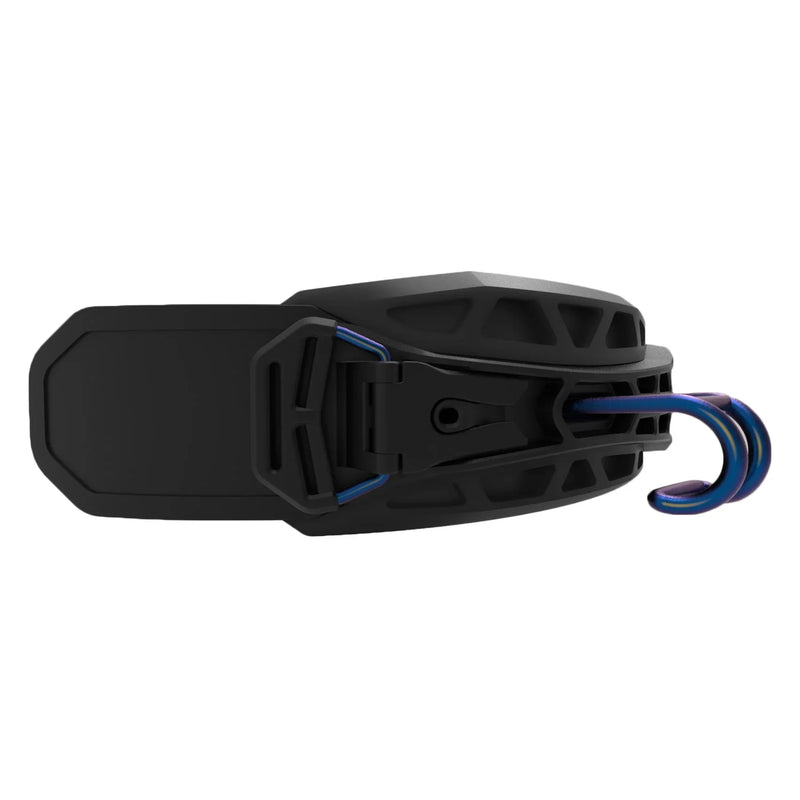 Gancho para trapézio de kitesurf preto com detalhes em azul, produto Orca Sports.