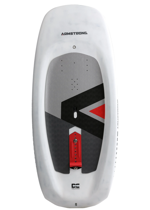 Prancha Armstrong para kitesurf ou wing, com deck antiderrapante cinza, preto e vermelho, distribuída pela Orca Sports.