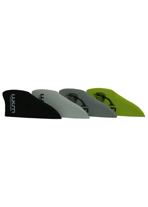 Conjunto de quatro quilhas para kitesurf Orca Sports, coloridas, alinhadas em fileira